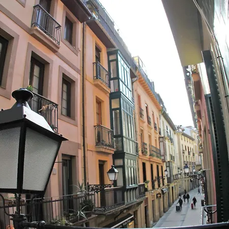 Old Town Apartment *