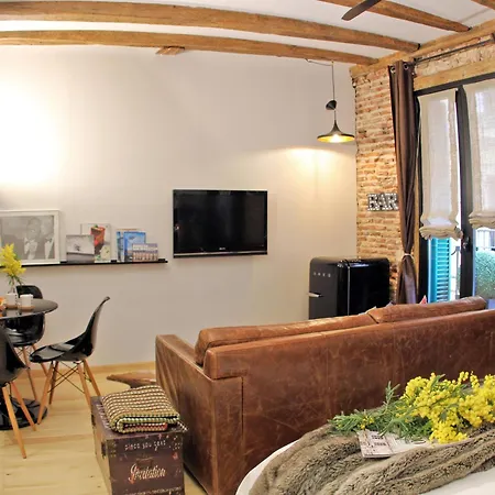 Fantastic Old Town Apartment