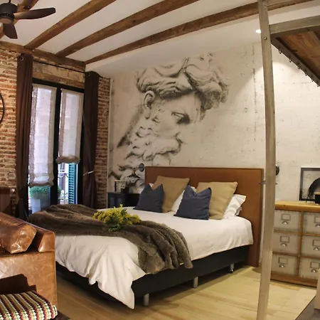 Old Town Apartment *