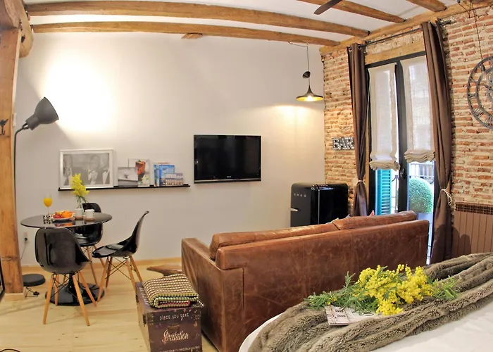 Fantastic Old Town Apartment