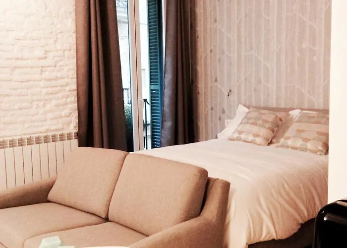 Fantastic Old Town Apartment